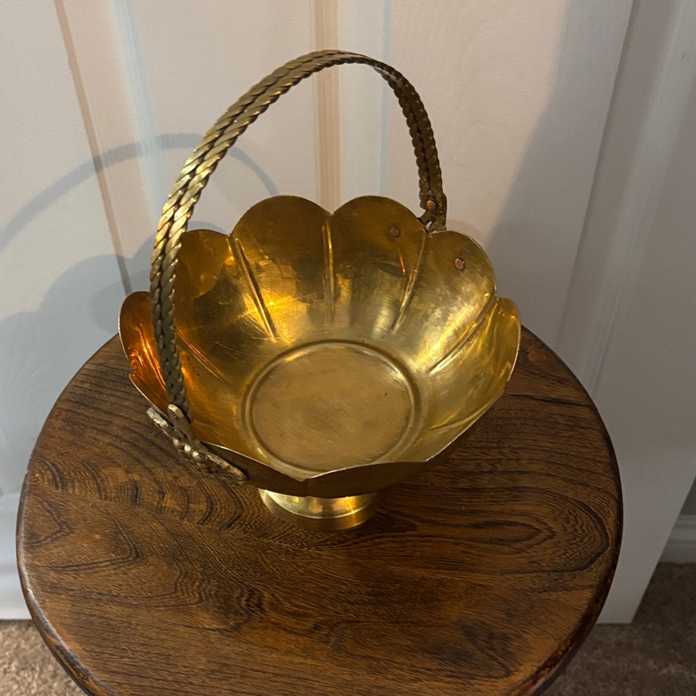 Scalloped Gold Brass Basket with braided handle- wonder details